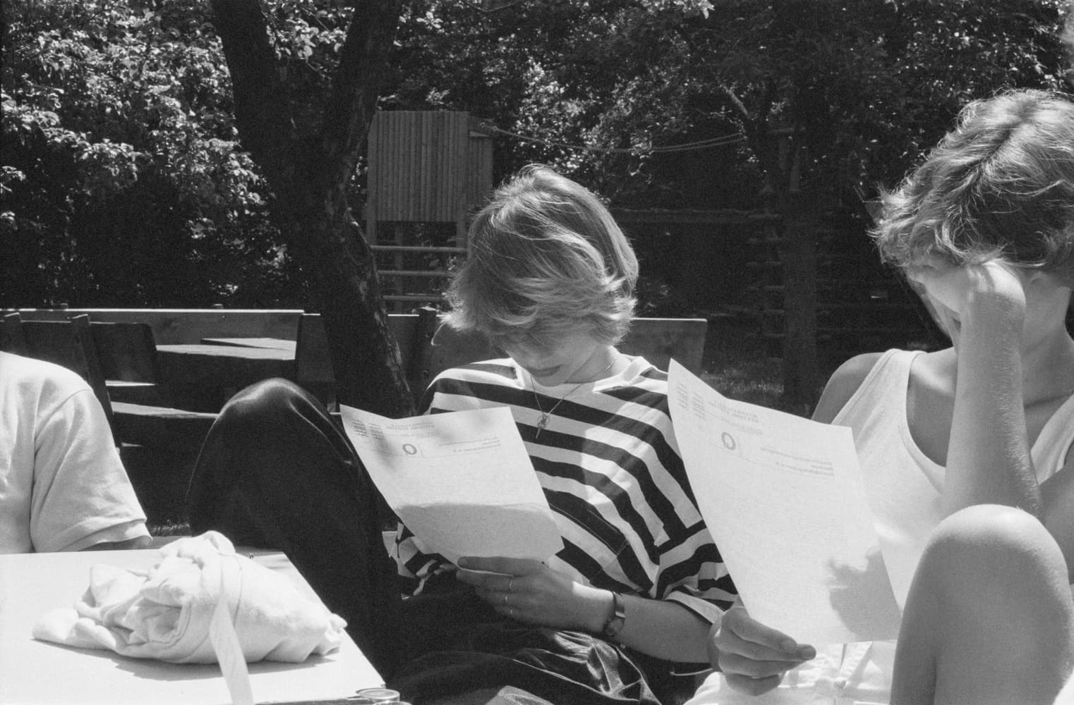 Preparation Seminar in Kladow - Two participants are each holding a printed document.