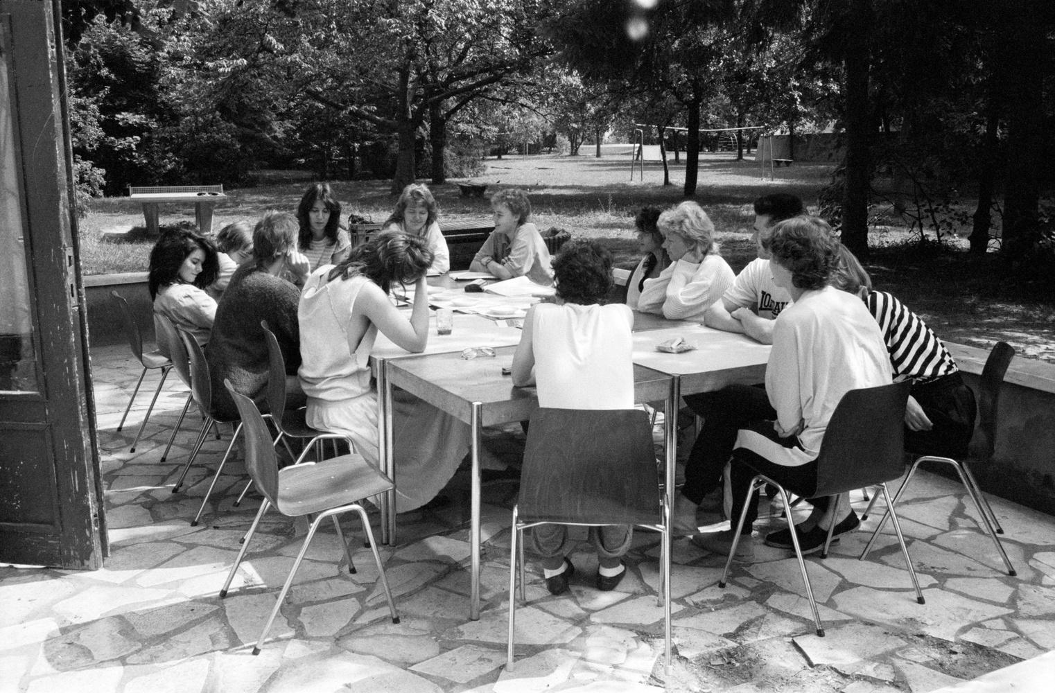 Preparation Seminar in Kladow - A group of people are sitting at the table